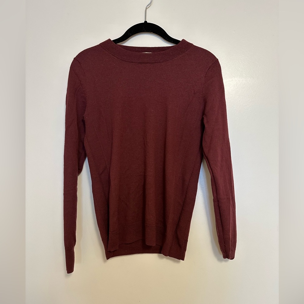 Lightweight crewneck knit sweater; Maroon